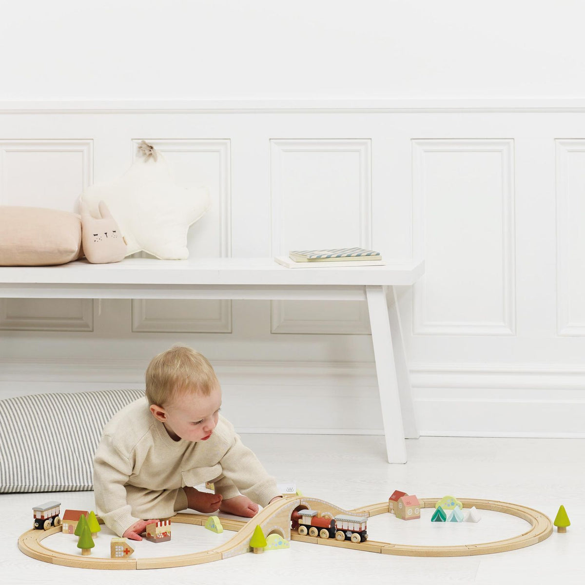 Le Toy Van Figure of 8 Train Set
