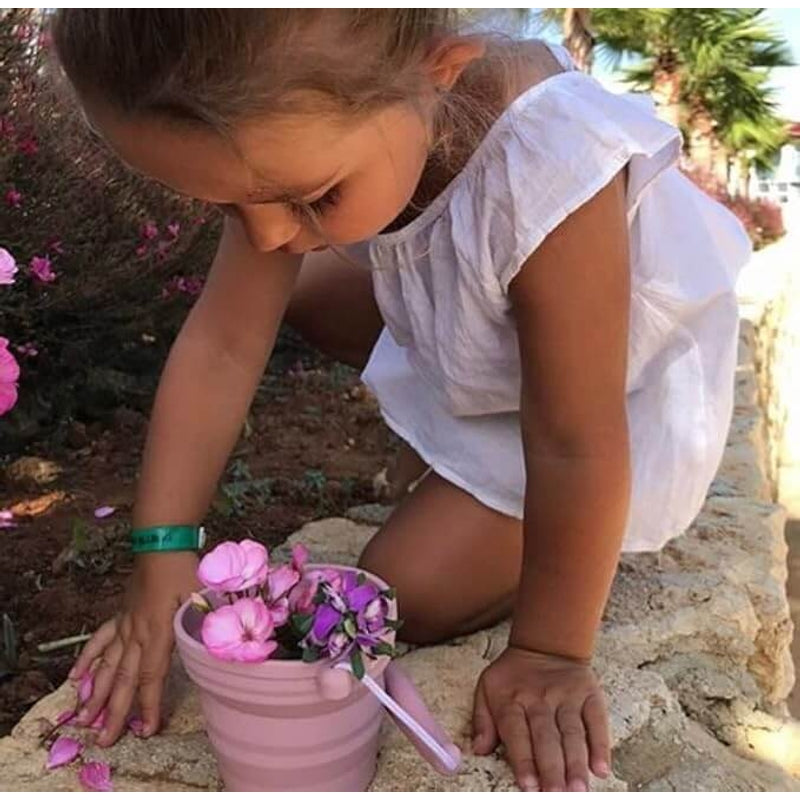 Scrunch Seedling Pot and Trowel