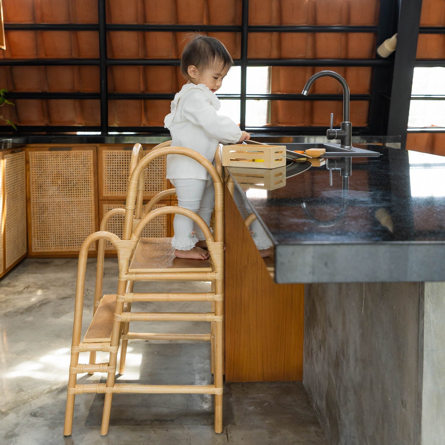 MOMIJI Leon Montessori Learning Tower
