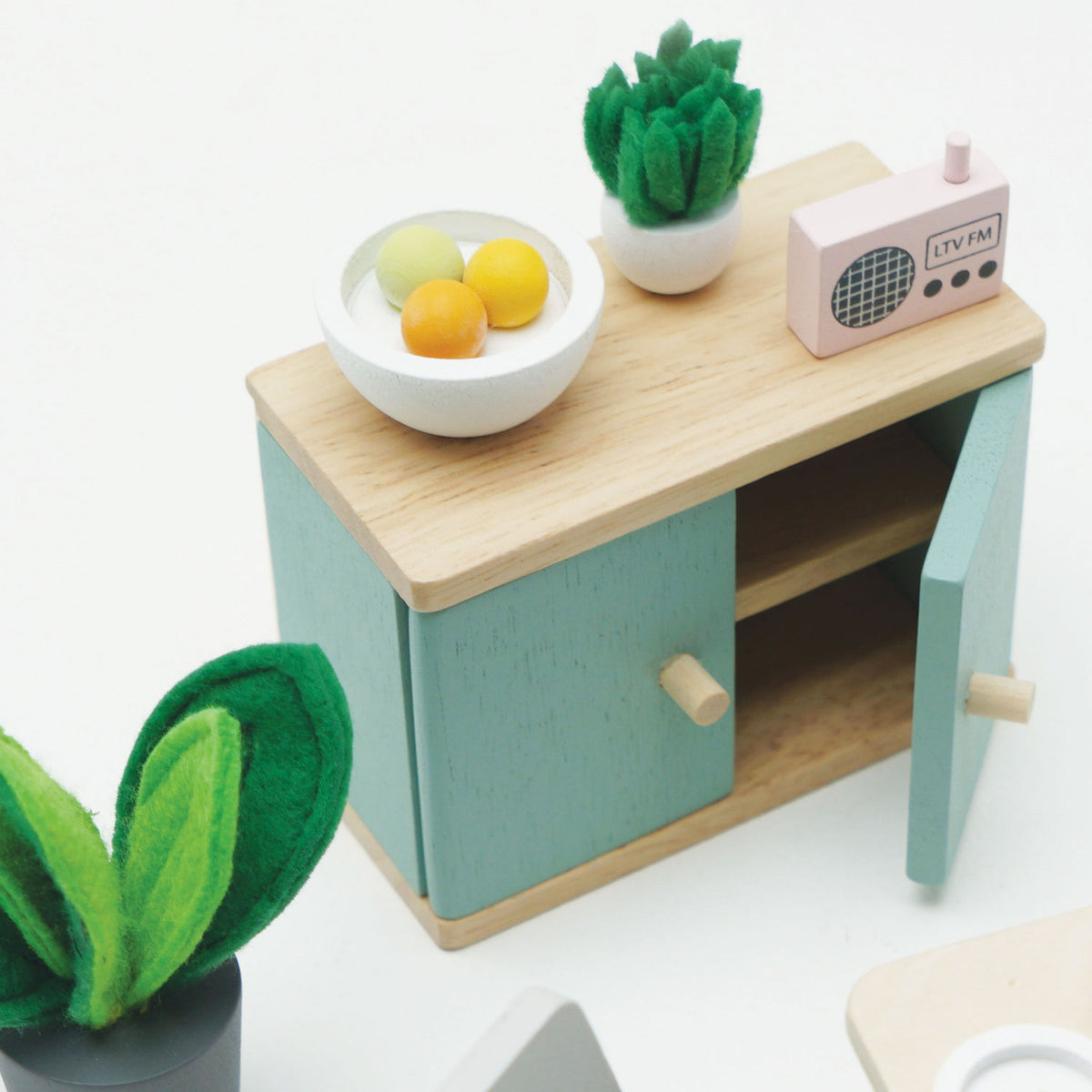 Le Toy Van Wooden Dolls House Dining Room Furniture Set