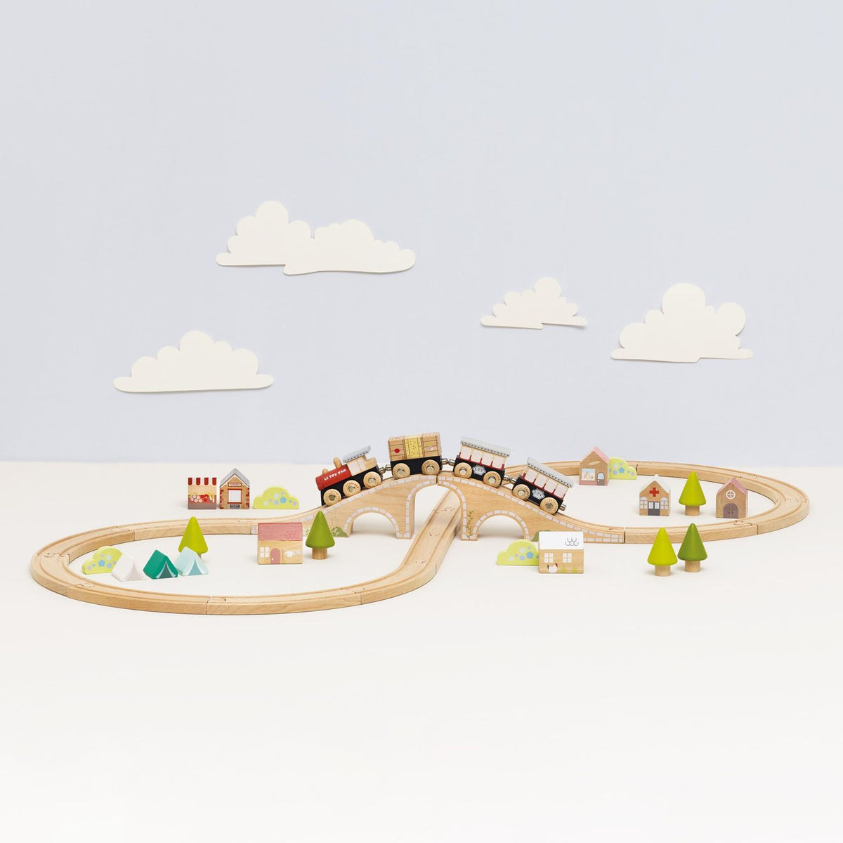 Le Toy Van Figure of 8 Train Set