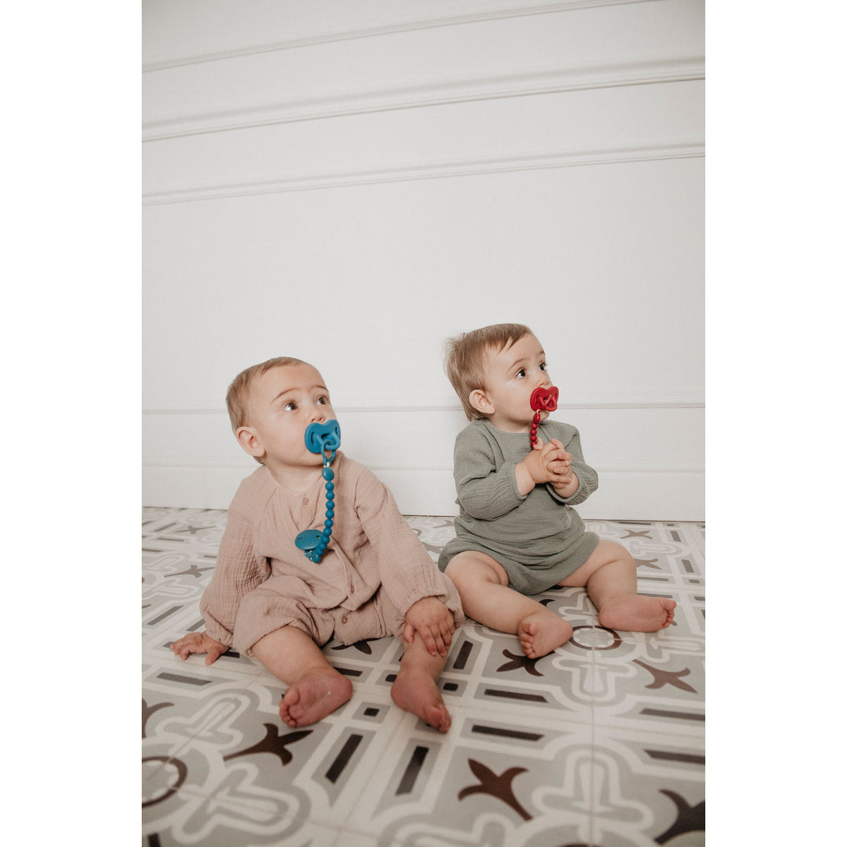 Suavinex Colour Essence Silicone Bobble Soother Clip